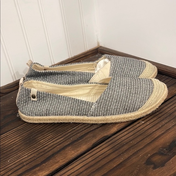 Roxy Flora Slip On Espadrille Flats - Picture 2 of 6